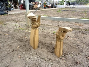 Pappkameraad-voeten in de kasgrond