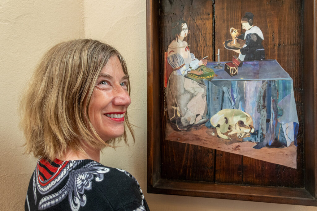 foto van kunstenaar voor gemaakte werk